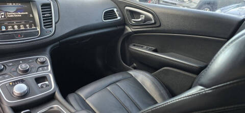 2017 Chrysler 200 Limited Platinum