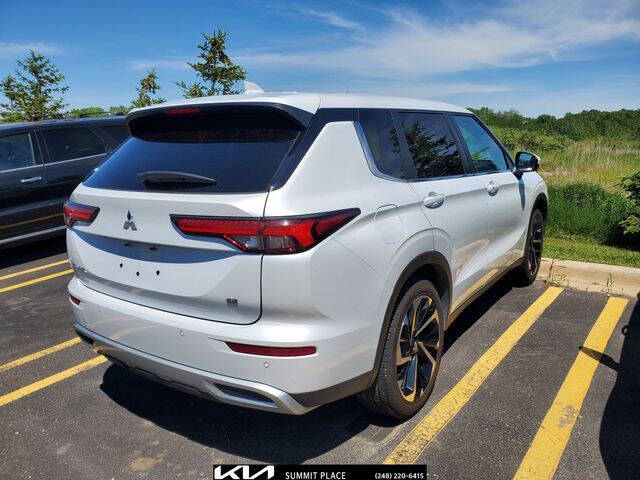 2024 Mitsubishi Outlander SE