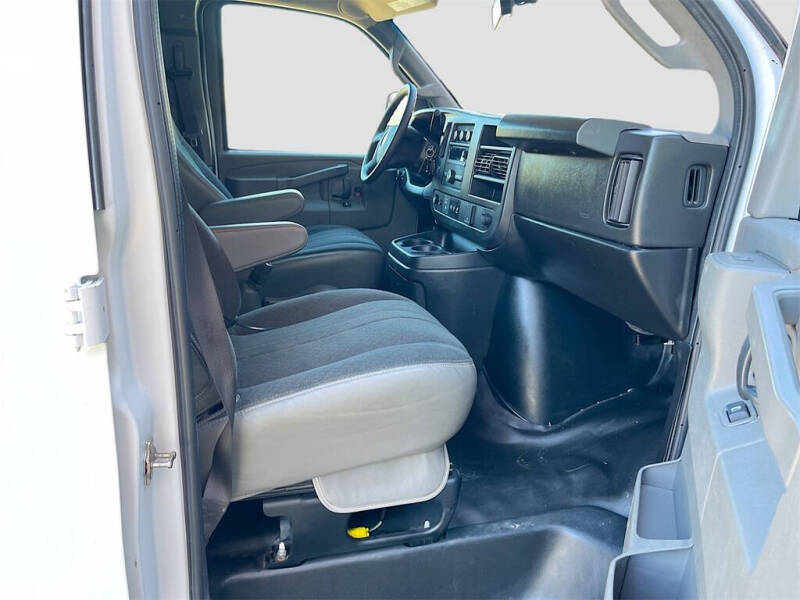 2022 Chevrolet Express 2500