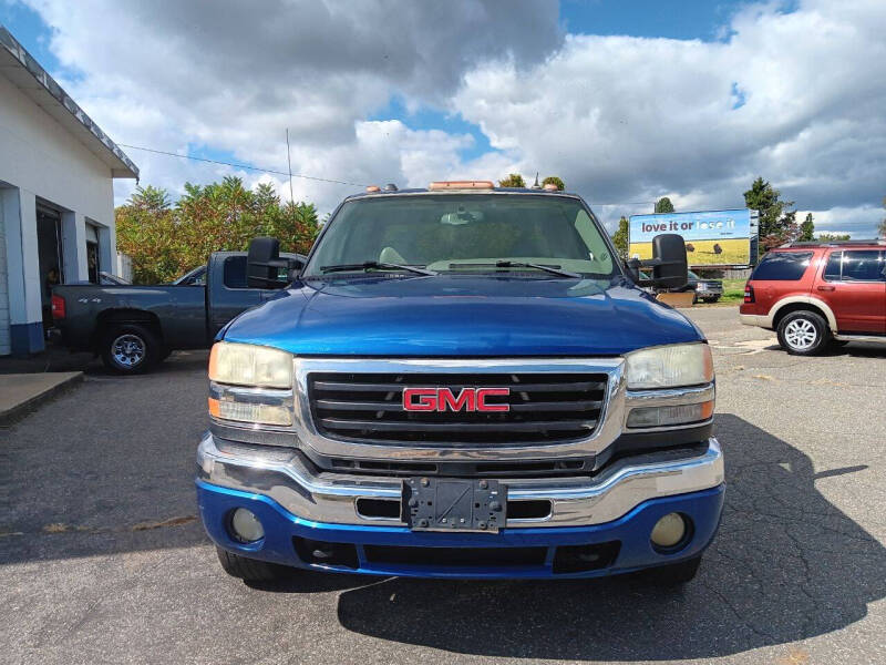 2004 GMC Sierra 2500HD SLT photo 4