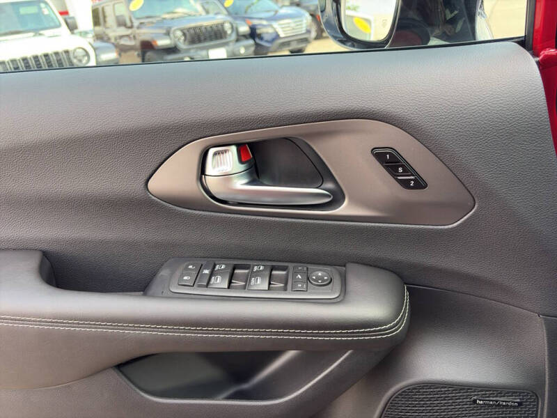 2027 Chrysler Pacifica Limited