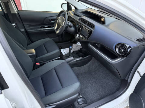 2016 Toyota Prius c Three