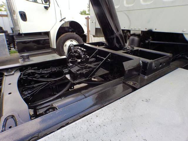 2015 Freightliner M2 106