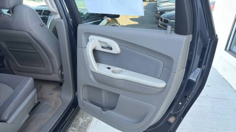 2011 Chevrolet Traverse LS