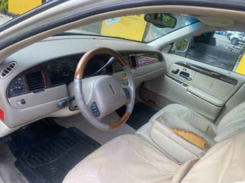 2000 Lincoln Town Car Cartier