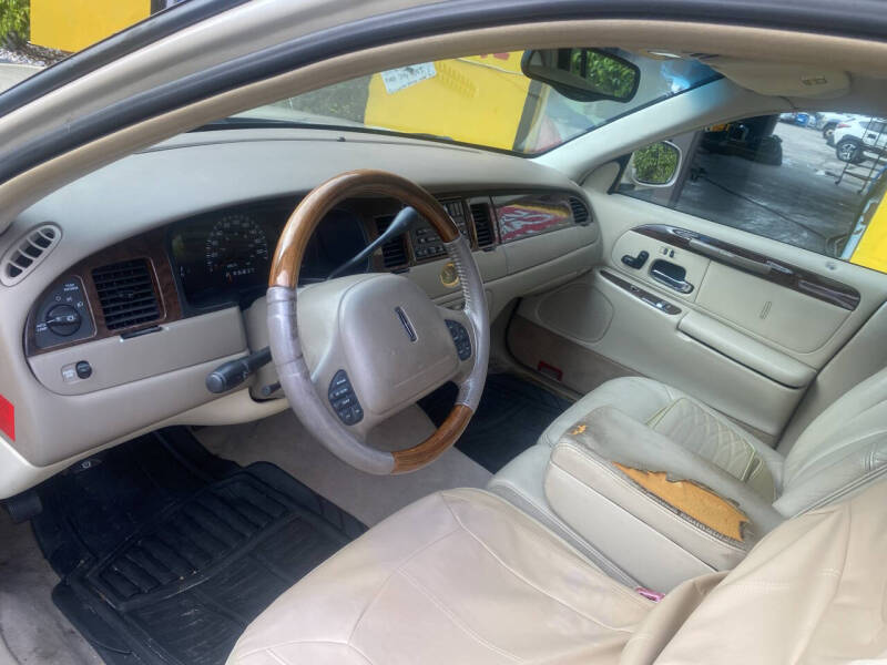 2000 Lincoln Town Car Cartier