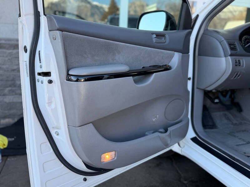 2005 Toyota Sienna LE 7 Passenger