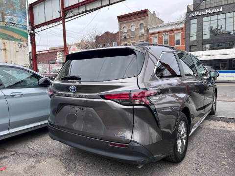 2022 Toyota Sienna XLE 7-Passenger