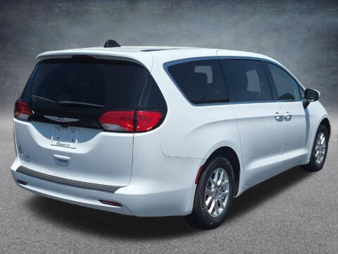 2023 Chrysler Voyager LX