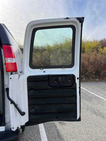 2023 GMC Savana 2500