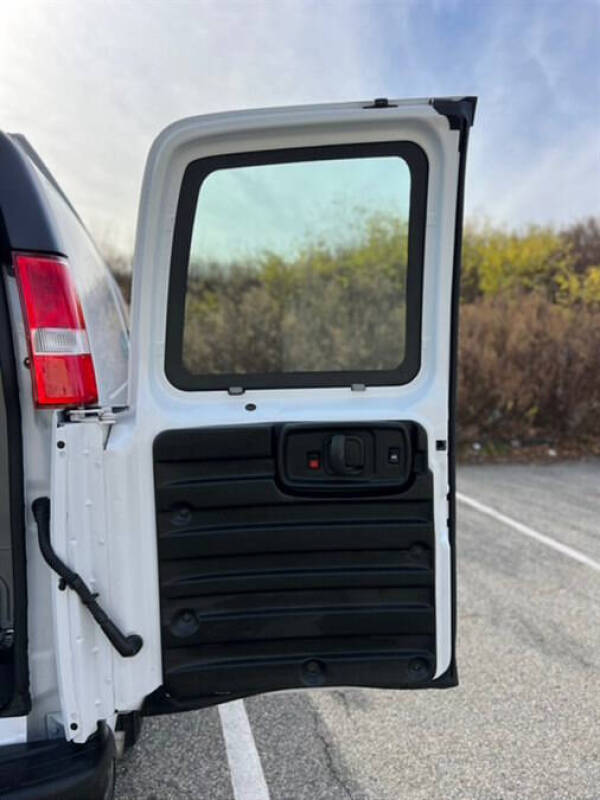 2023 GMC Savana 2500