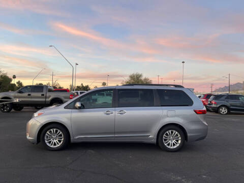 2017 Toyota Sienna XLE 8-Passenger