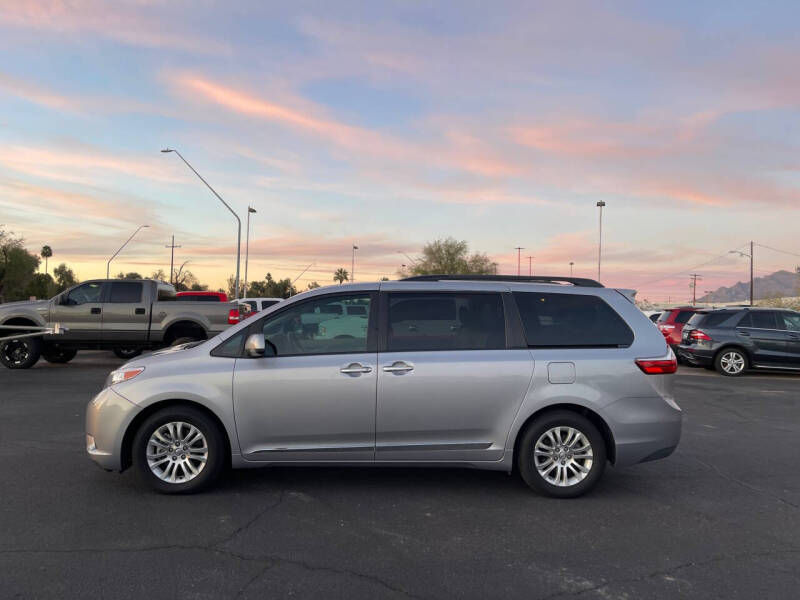 2017 Toyota Sienna XLE 8-Passenger