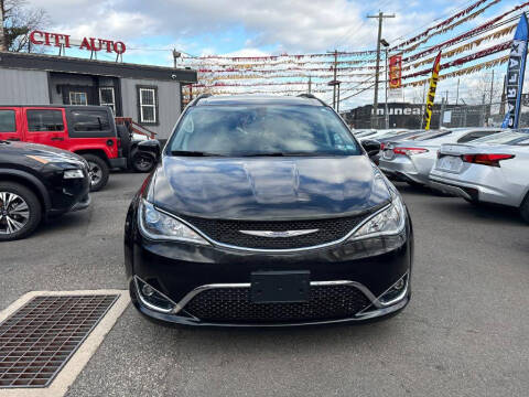 2017 Chrysler Pacifica Touring-L