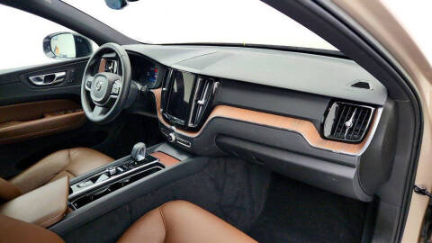 2023 Volvo XC60 B5 Plus Dark Theme