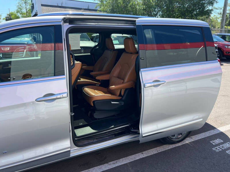 2023 Chrysler Pacifica Plug-In Hybrid Pinnacle
