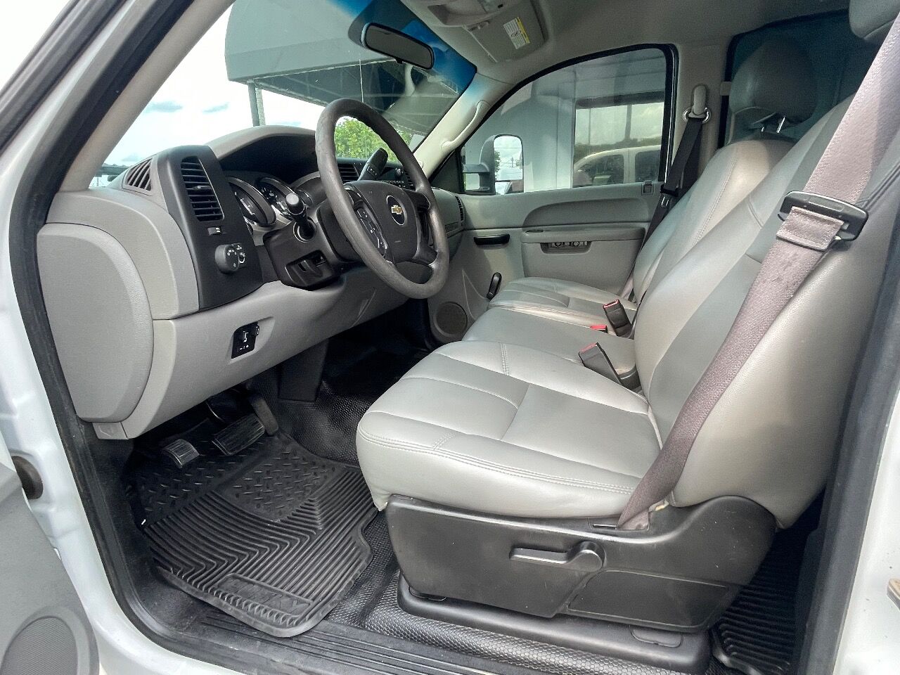 2013 Chevrolet Silverado Pickup - $29,900