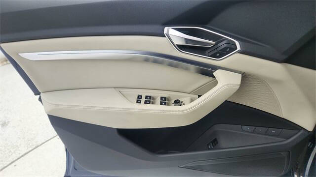 2024 Audi Q8 Sportback e-tron quattro Premium S line