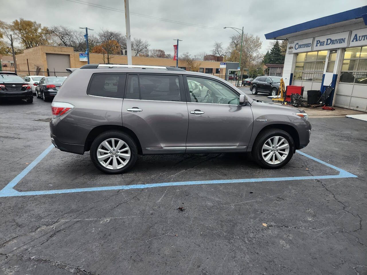 2013 Toyota Highlander Hybrid for sale at Chicago Auto House in Chicago, IL