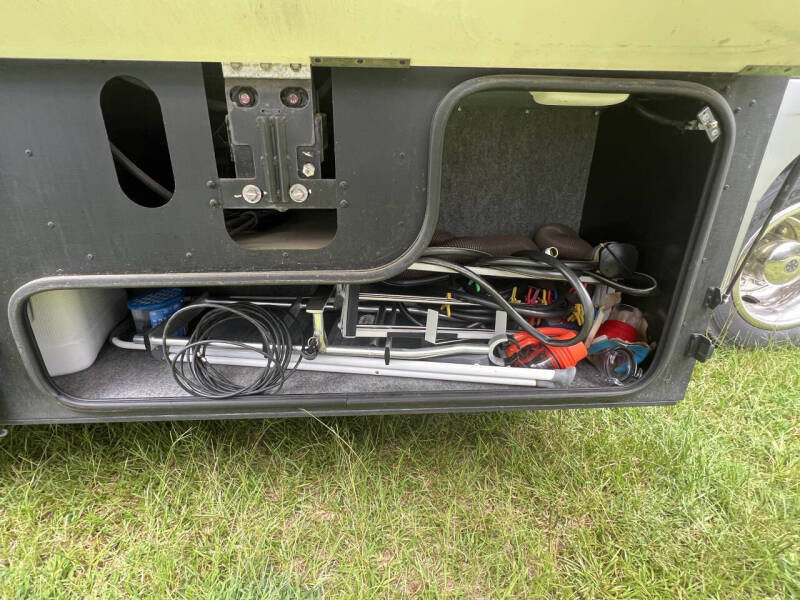 2007 Winnebago Adventurer