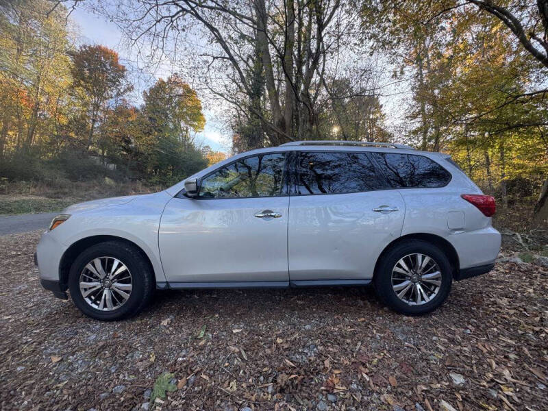 2020 Nissan Pathfinder SV