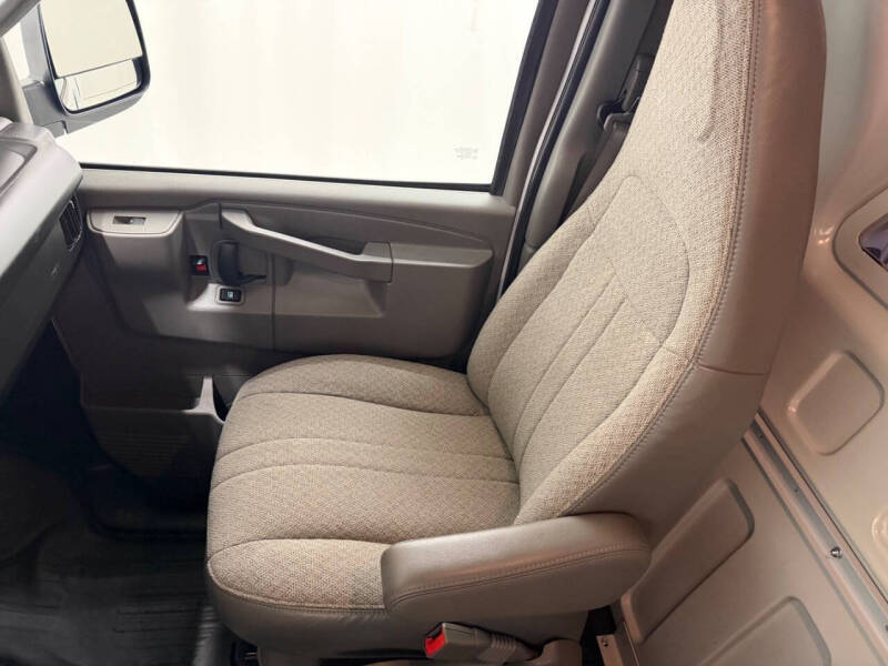 2022 Chevrolet Express 3500