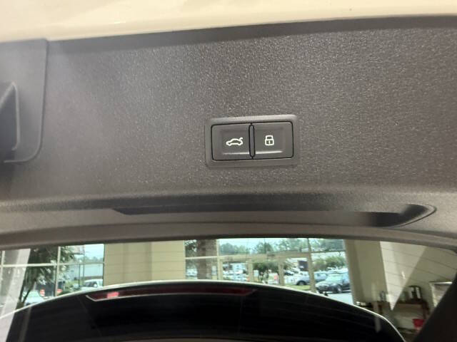 2019 Audi e-tron quattro Premium Plus