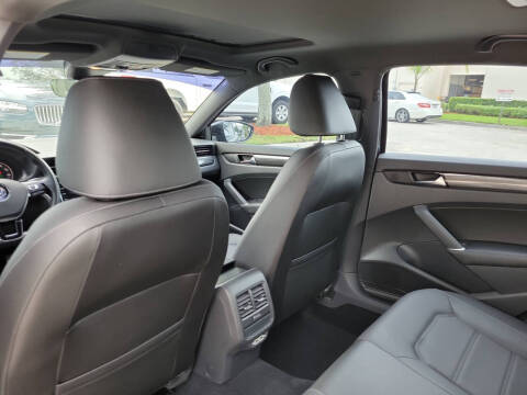 2022 Volkswagen Passat R-Line