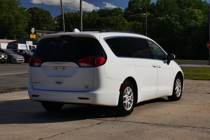2020 Chrysler Voyager LXi