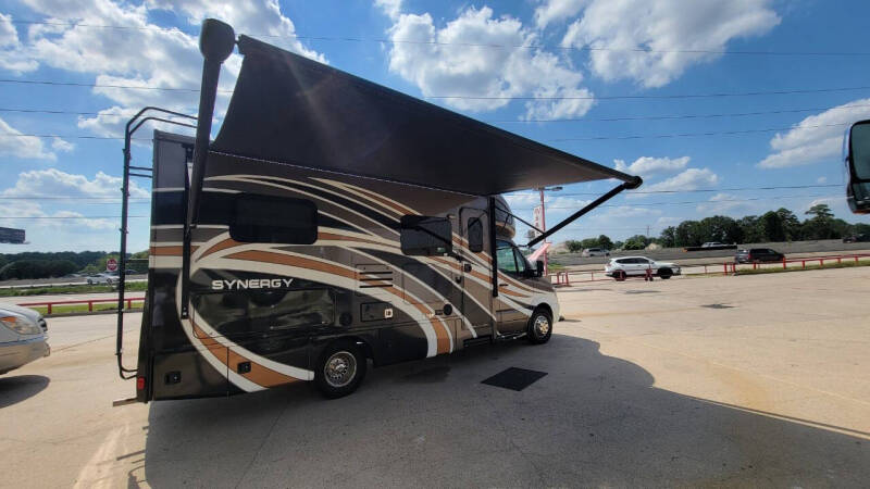 2017 Thor Motor Coach SYNERGY  CB24