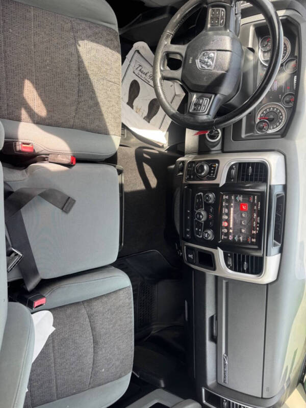 2017 RAM 1500 SLT