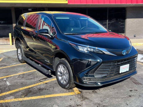 2025 Toyota Sienna LE 8-Passenger