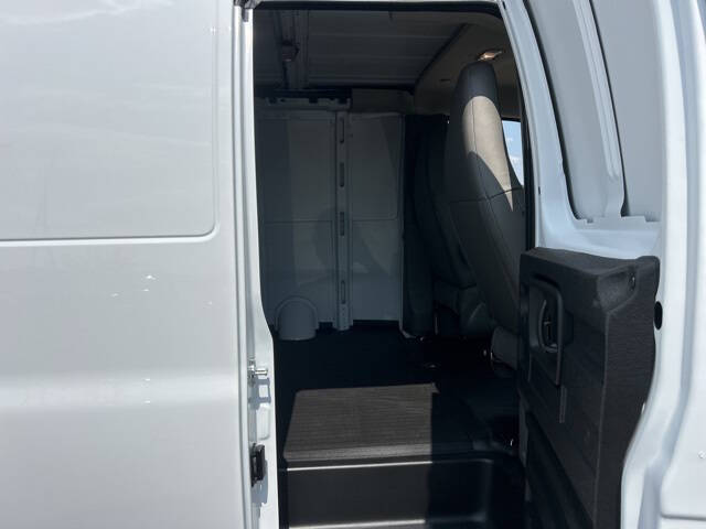 2025 Chevrolet Express 2500