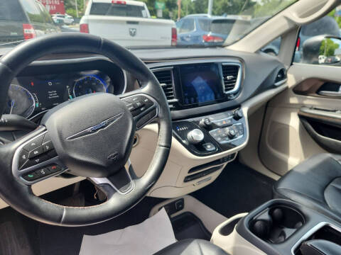 2017 Chrysler Pacifica Touring-L Plus