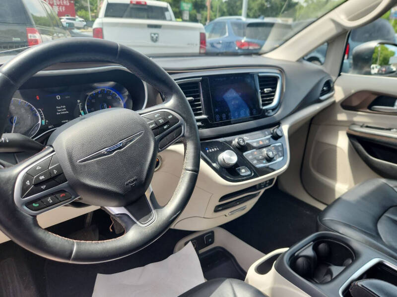 2017 Chrysler Pacifica Touring-L Plus