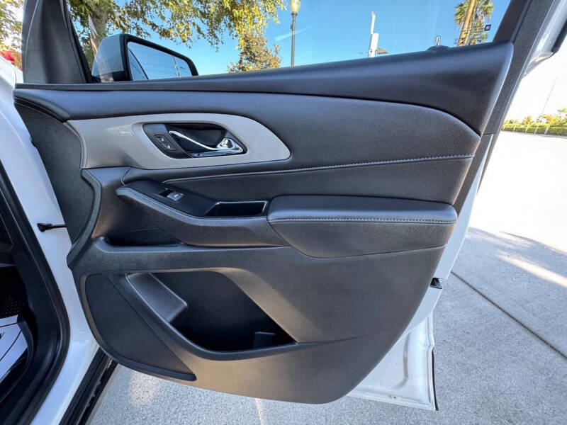 2022 Chevrolet Traverse LT Cloth