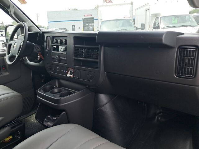 2025 Chevrolet Express 3500