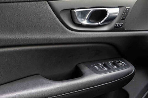 2024 Volvo S60 B5 Plus Dark Theme