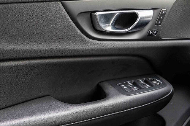 2024 Volvo S60 B5 Plus Dark Theme