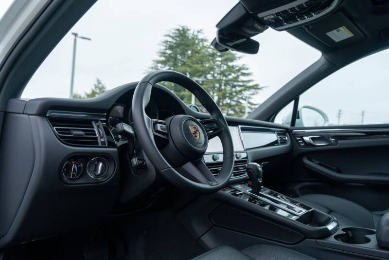 2025 Porsche Macan