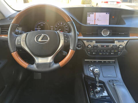 2015 Lexus ES 300h