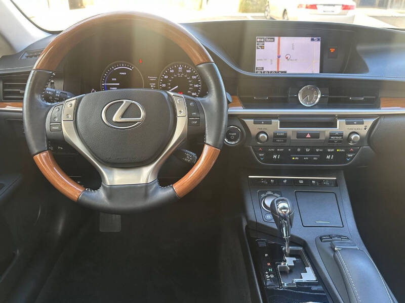 2015 Lexus ES 300h