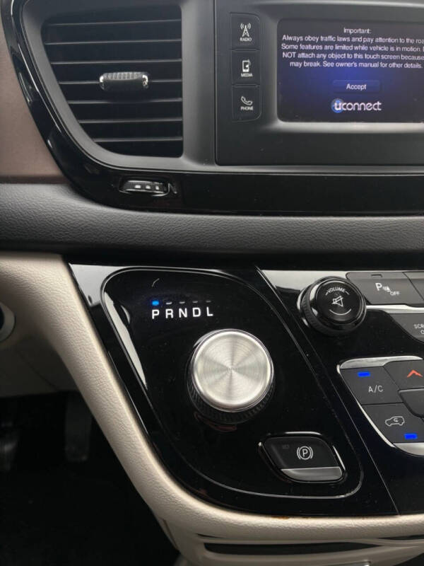 2017 Chrysler Pacifica LX