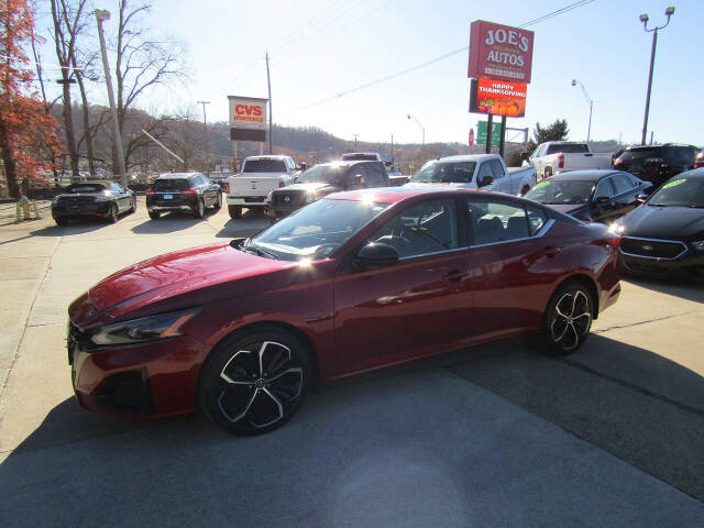 2023 Nissan Altima SR's photo