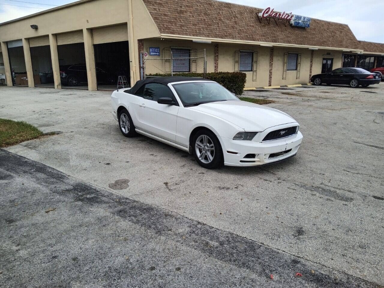 2013 FORD Mustang Convertible - $7,450