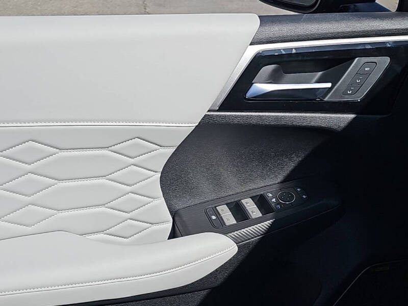 2025 Mitsubishi Outlander SEL Platinum Edition