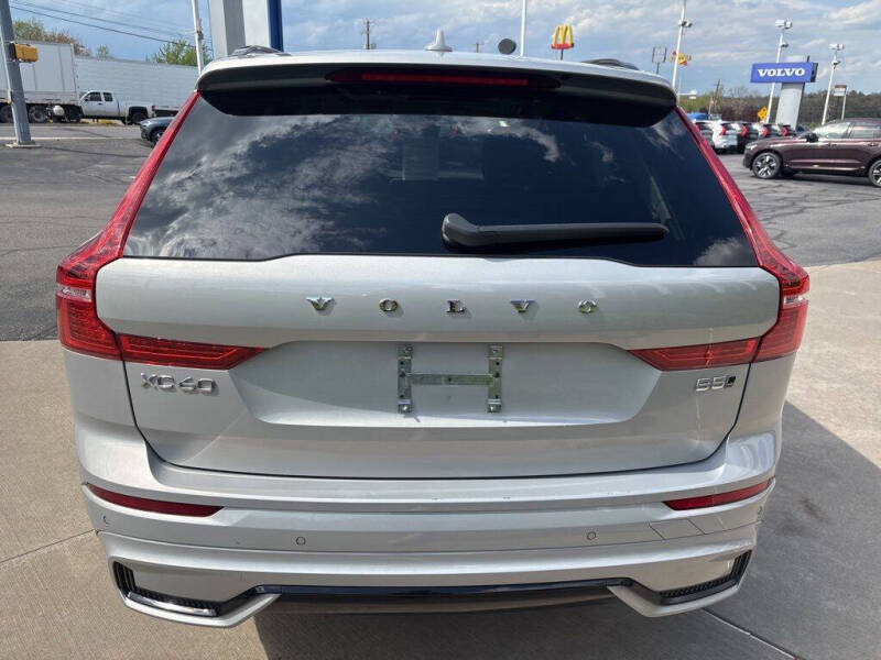 2025 Volvo XC60 B5 Plus Dark Theme
