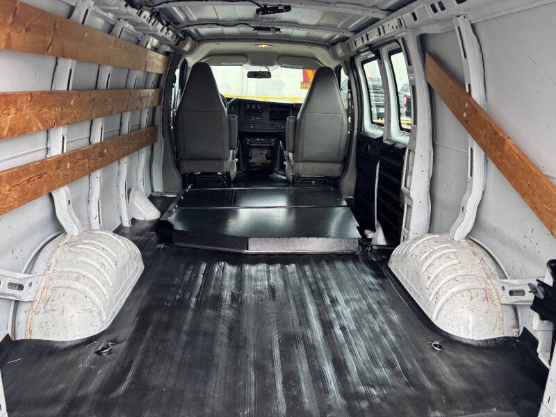 2017 GMC Savana 2500