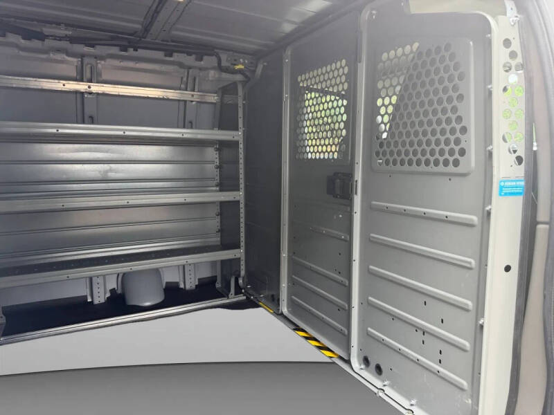 2023 GMC Savana 2500