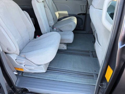 2012 Toyota Sienna LE 8-Passenger